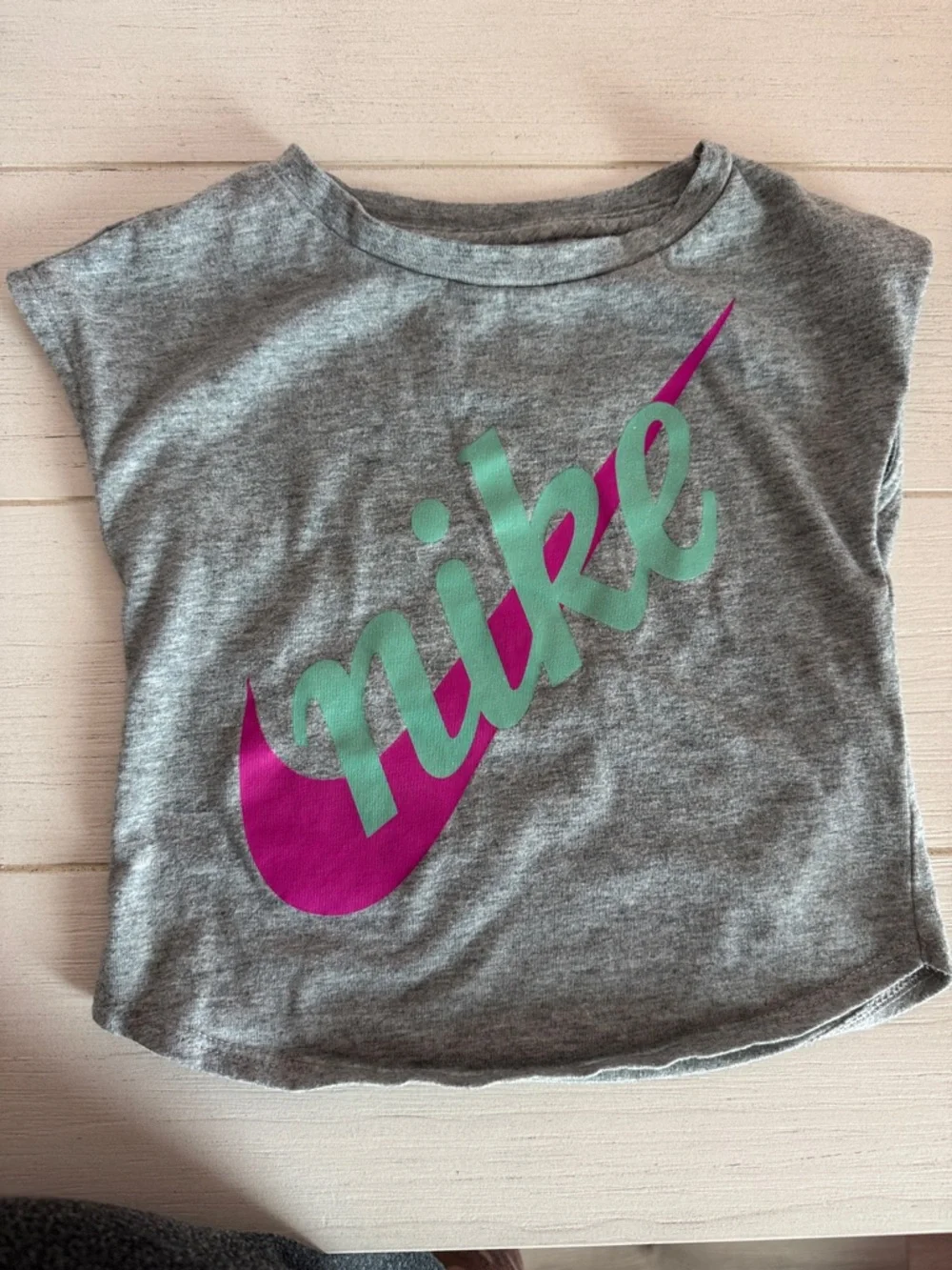 Nike Girls Gray Tee with Mint Shorts and Pink Logo - Picture 3 of 4